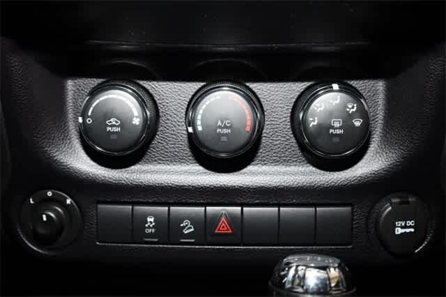 Thumbnail: 2016 Jeep Wrangler - 28
