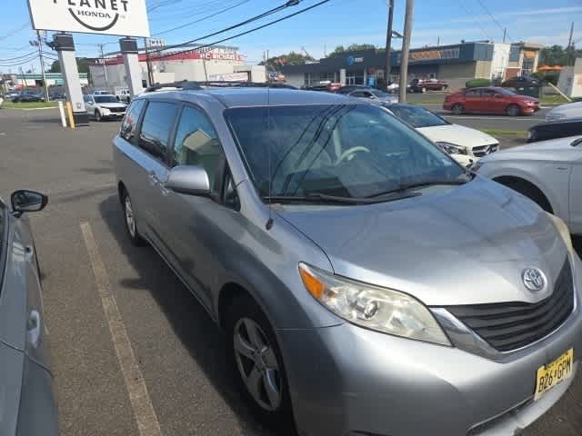 Thumbnail: 2013 Toyota Sienna - 20