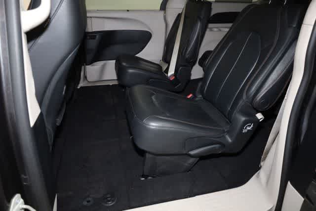 Thumbnail: 2020 Chrysler Pacifica - 20