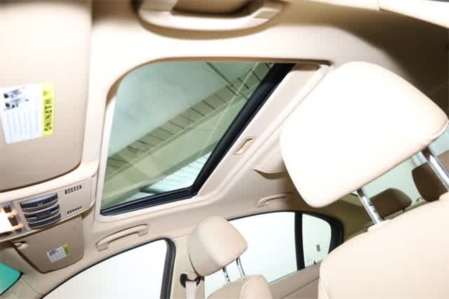 Thumbnail: 2011 BMW 3 Series - 26