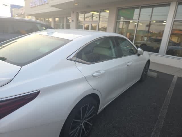Thumbnail: 2022 Lexus ES - 12