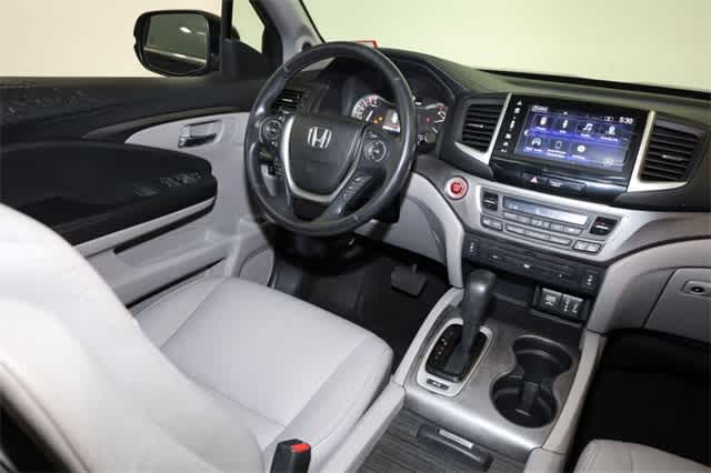 Thumbnail: 2017 Honda Pilot - 16