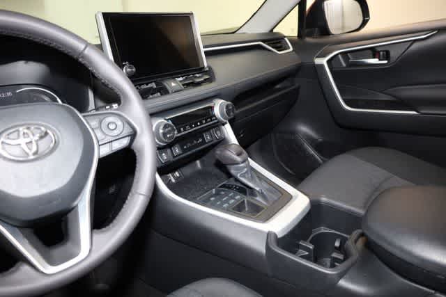Thumbnail: 2023 Toyota RAV4 - 16