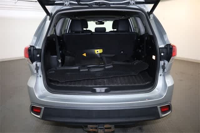 Thumbnail: 2019 Toyota Highlander - 37