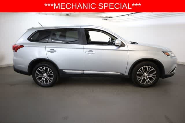 Thumbnail: 2016 Mitsubishi Outlander - 9