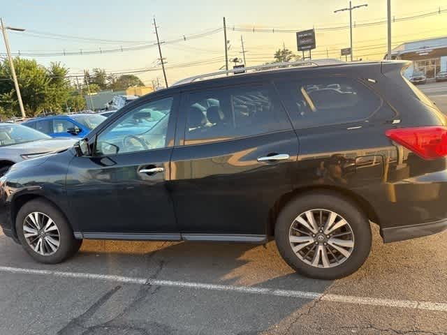Thumbnail: 2017 Nissan Pathfinder - 8