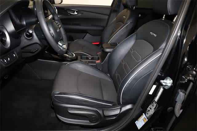 Thumbnail: 2023 Kia Forte - 15