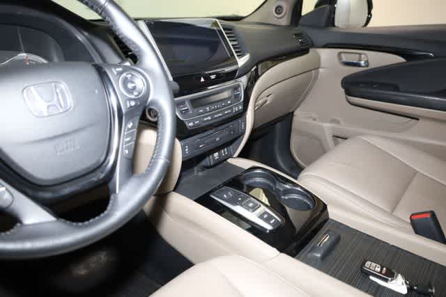 Thumbnail: 2016 Honda Pilot - 16