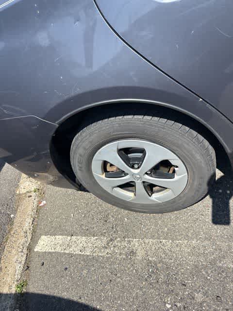 Thumbnail: 2012 Toyota Prius - 18