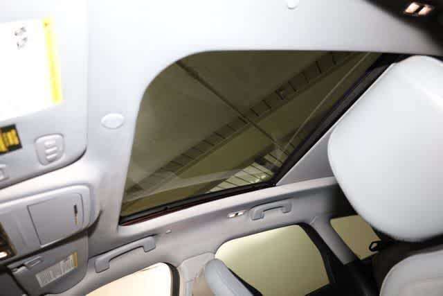 Thumbnail: 2020 Lincoln Corsair - 26