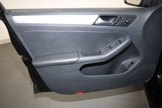 Thumbnail: 2017 Volkswagen Jetta - 13