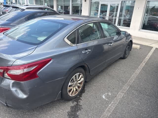 Thumbnail: 2018 Nissan Altima - 15