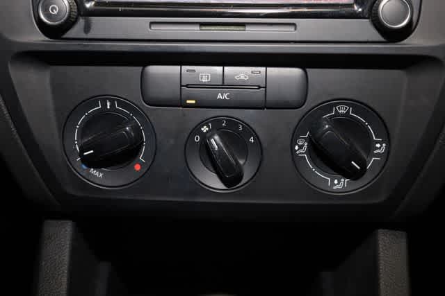 Thumbnail: 2015 Volkswagen Jetta - 25