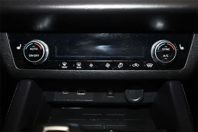 Thumbnail: 2024 Mitsubishi Outlander - 31