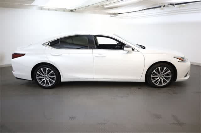 Thumbnail: 2020 Lexus ES - 9