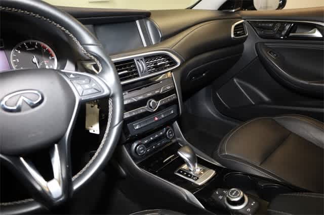 Thumbnail: 2018 INFINITI QX30 - 16