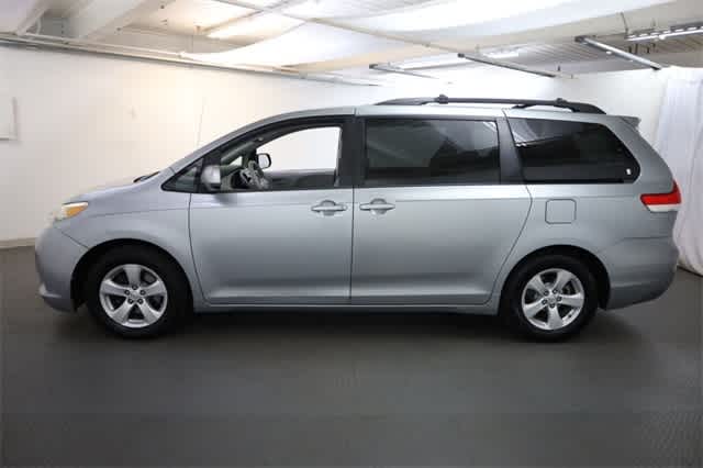 Thumbnail: 2013 Toyota Sienna - 3