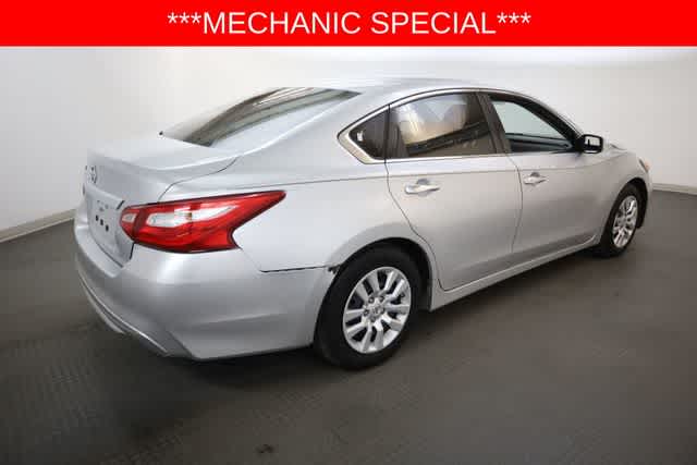 Thumbnail: 2016 Nissan Altima - 8