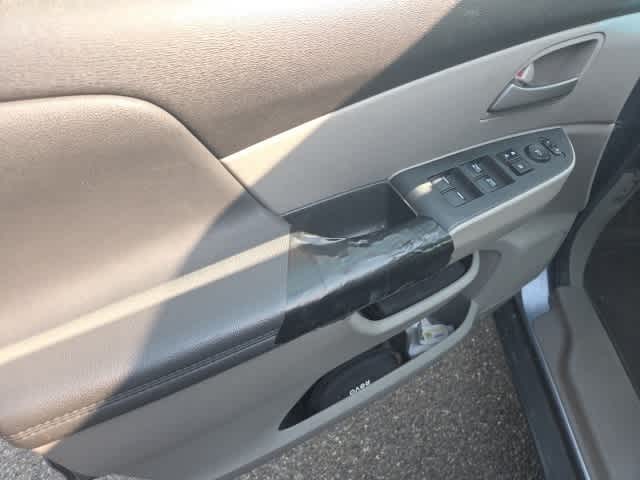2012 Honda Odyssey EX-L 28