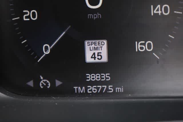 Thumbnail: 2021 Volvo XC40 - 18