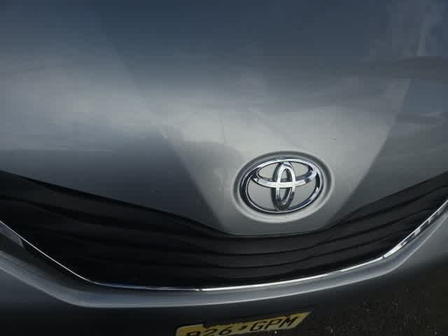 Thumbnail: 2013 Toyota Sienna - 40