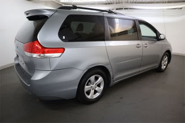 Thumbnail: 2013 Toyota Sienna - 8