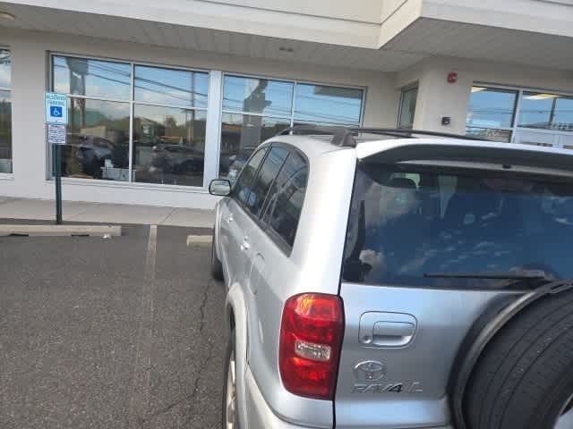 2005 Toyota RAV4 Base 7