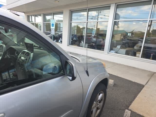 2005 Toyota RAV4 Base 13