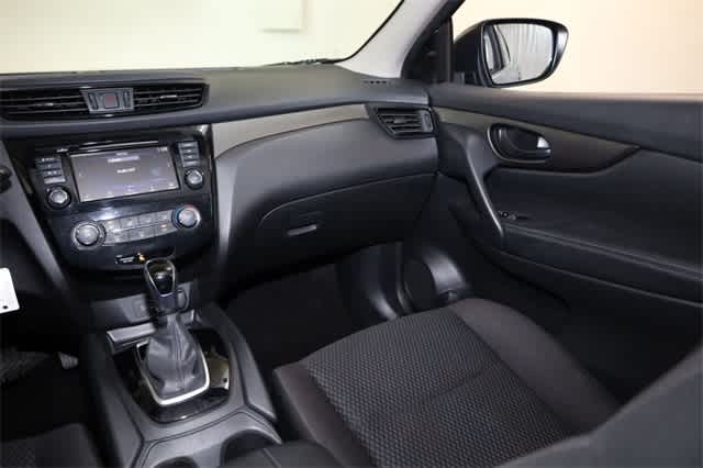 Thumbnail: 2019 Nissan Rogue Sport - 18