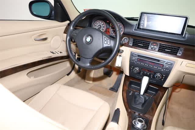 Thumbnail: 2011 BMW 3 Series - 16
