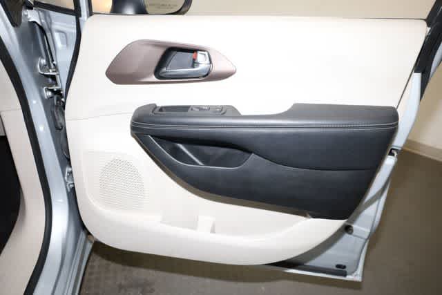 Thumbnail: 2022 Chrysler Voyager - 23