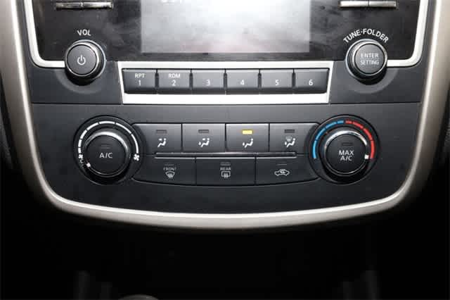 Thumbnail: 2016 Nissan Altima - 29