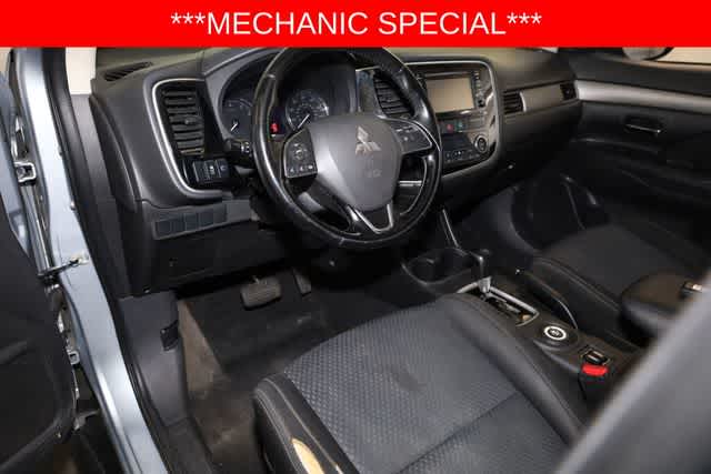 Thumbnail: 2016 Mitsubishi Outlander - 14