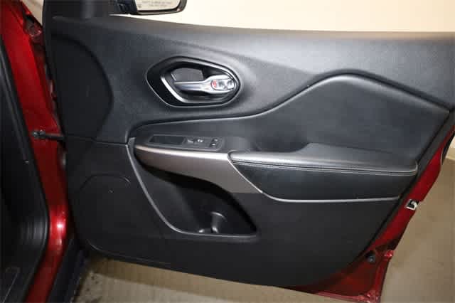 Thumbnail: 2021 Jeep Cherokee - 22