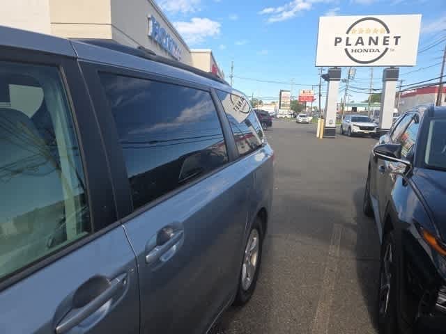 Thumbnail: 2013 Toyota Sienna - 4