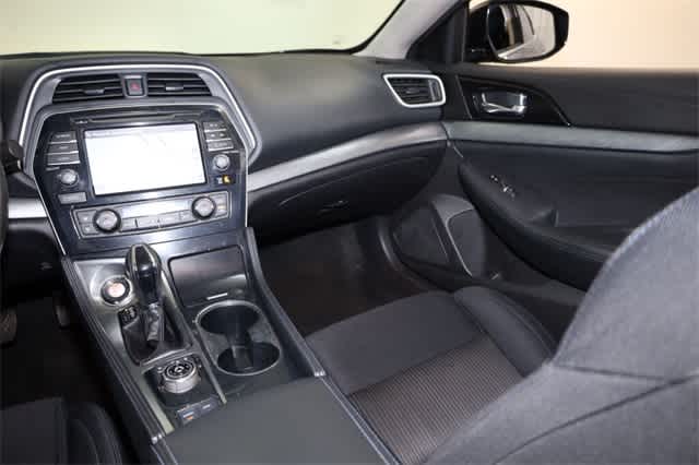 Thumbnail: 2017 Nissan Maxima - 18