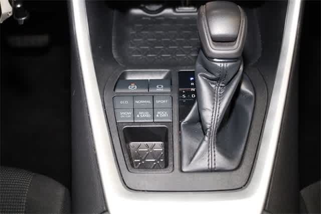 2023 Toyota RAV4 LE 31