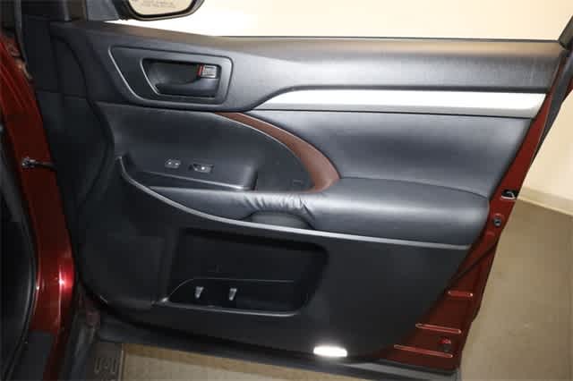 Thumbnail: 2015 Toyota Highlander - 22
