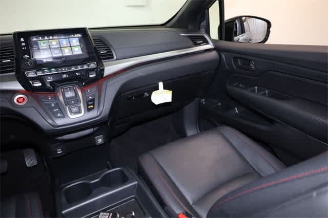 Thumbnail: 2023 Honda Odyssey - 18