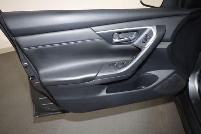 Thumbnail: 2017 Nissan Altima - 13