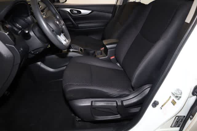 Thumbnail: 2020 Nissan Rogue Sport - 15