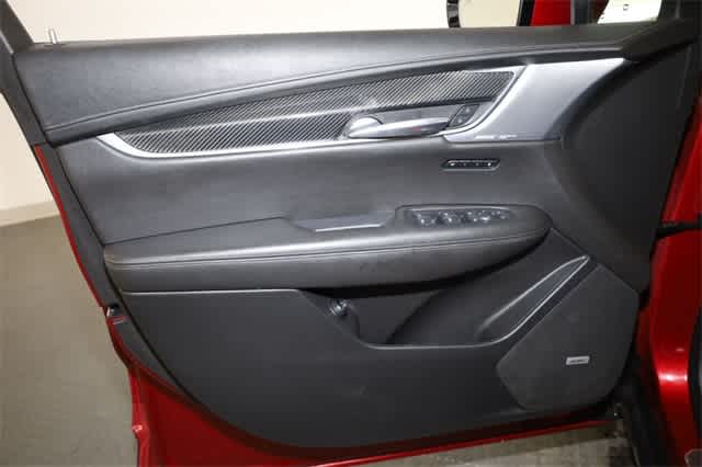 Thumbnail: 2022 Cadillac XT6 - 13