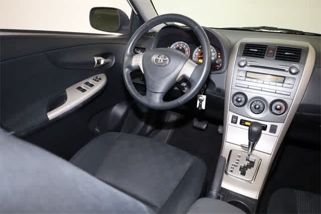 Thumbnail: 2010 Toyota Corolla - 16