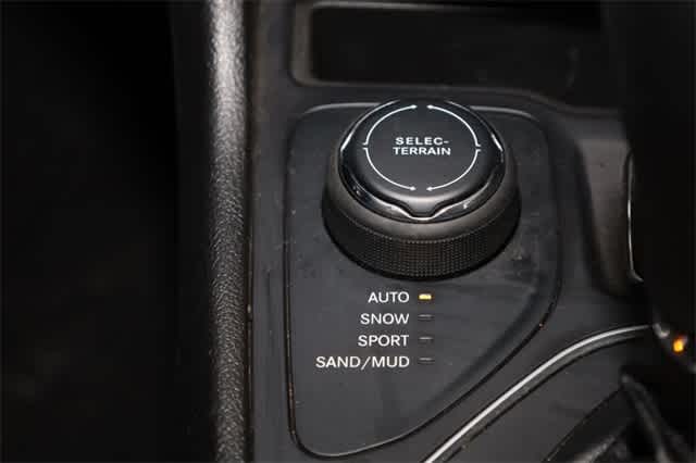 Thumbnail: 2021 Jeep Cherokee - 36