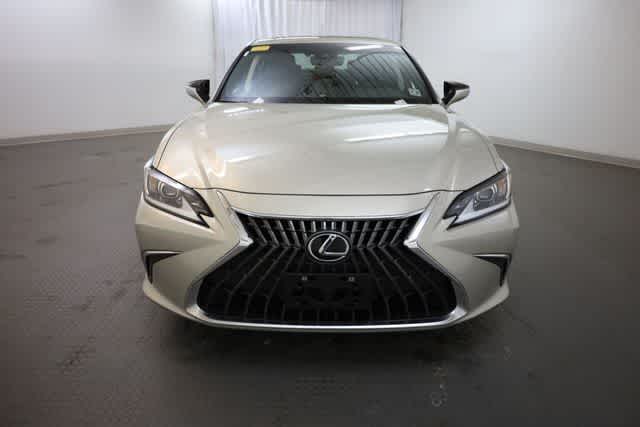Thumbnail: 2022 Lexus ES - 12