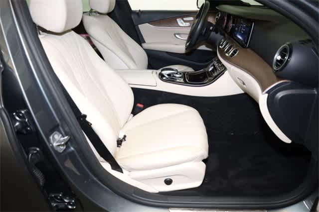 Thumbnail: 2017 Mercedes-Benz E-Class - 20