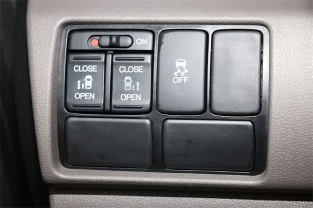 Thumbnail: 2016 Honda Odyssey - 27