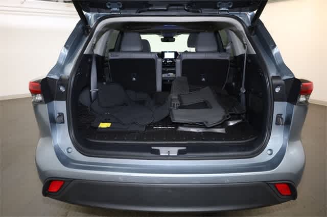 Thumbnail: 2023 Toyota Highlander - 36