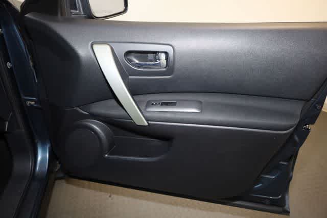 Thumbnail: 2013 Nissan Rogue - 28
