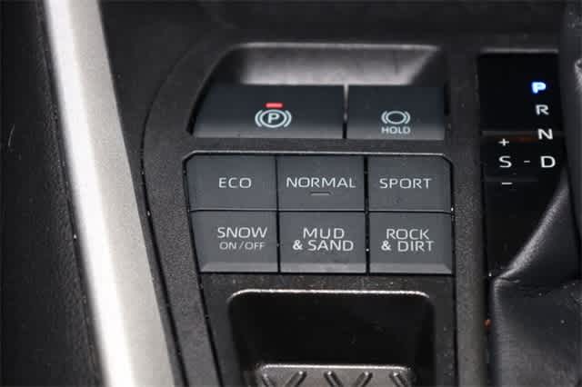 2023 Toyota RAV4 LE 32